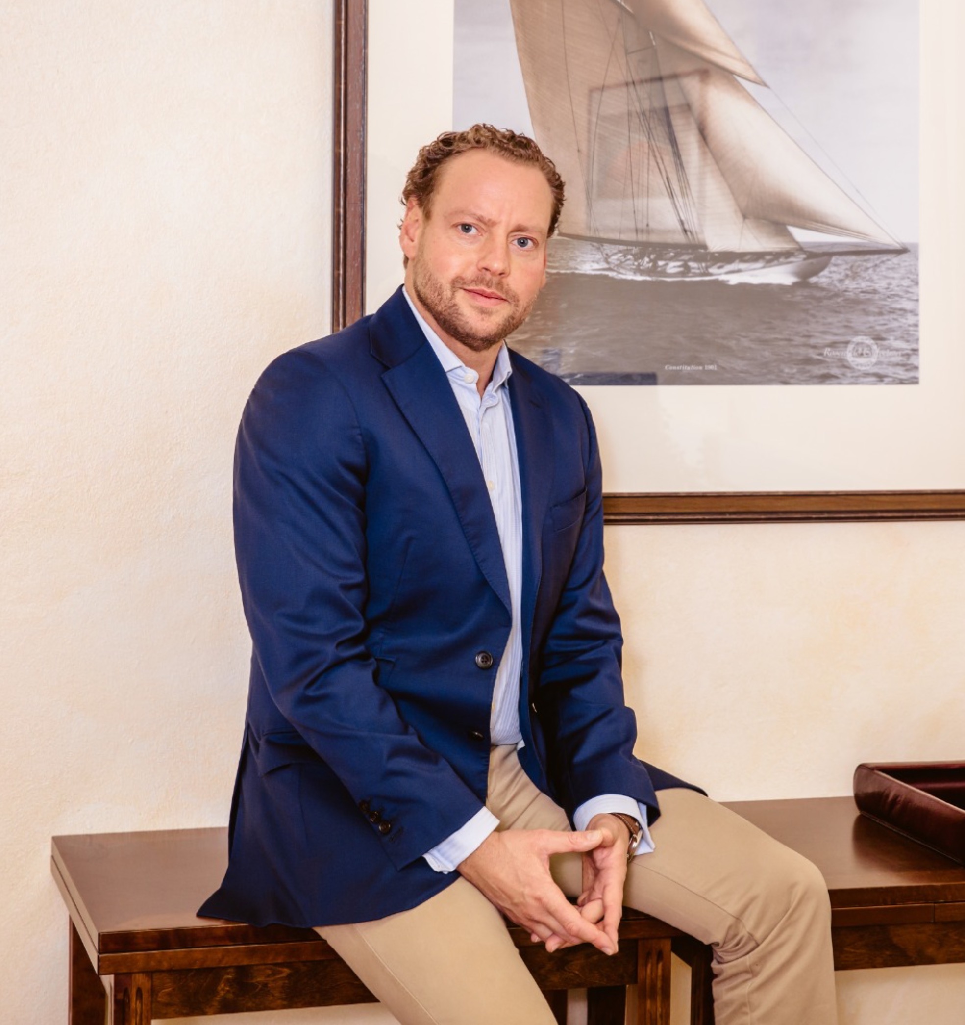 Zu sehen ist Herr Dr. Breitkreutz in der Anwaltskanzlei. Es geht um das Thema Rechtsanwalt für Berufsunfähigkeit